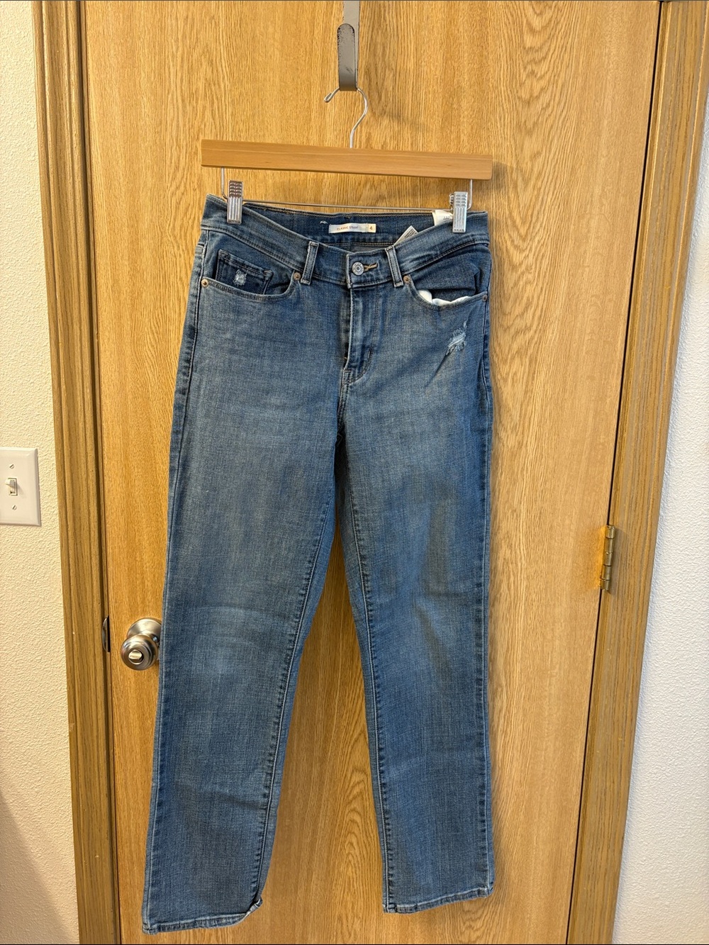 Levi's Classic Women's Blue Straight-Leg Jeans